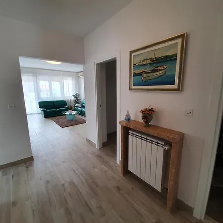 Tina Apartman *
